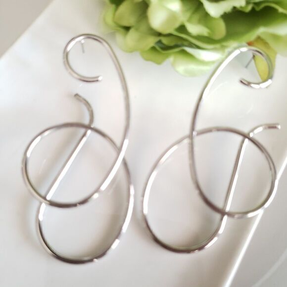 New! Zara Extravagant Geo Earrings - Picture 12 of 16